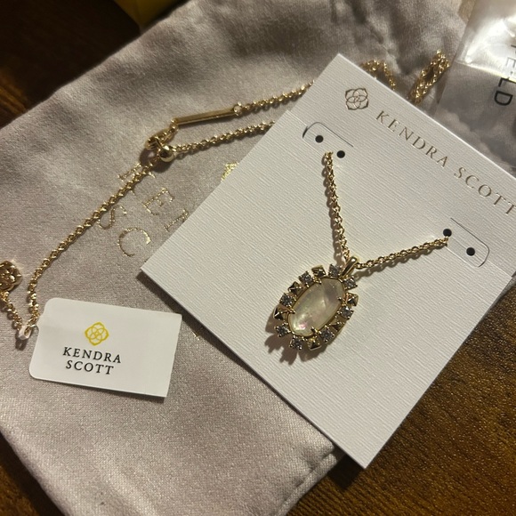 Kendra Scott Elegant Gold Necklace Opal Pendant w/ Box, Dustbag & Bow NEW Gift - Picture 3 of 7